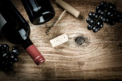 Setting with bottle of red wine, grape and corks. Wine list concept Foto stock