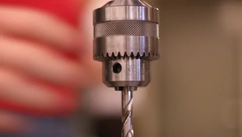 Setting up drill press Vídeos de archivo 10700469