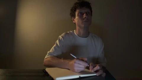 Setting goals in notebook to organize the mind and stay focused Stock-Footage 322625236