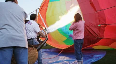 Setting up a hot air balloon Vidéo 8926032