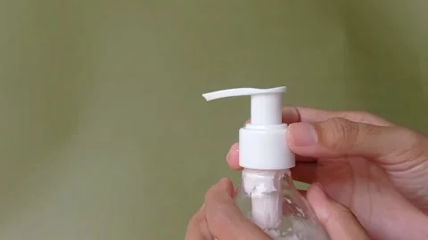 Setting  the pump of the bottle of hand lotion Stock Footage 150523285