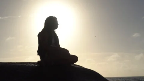 The setting sun against the Indian ocean in Seychelles Stock Footage 112187713