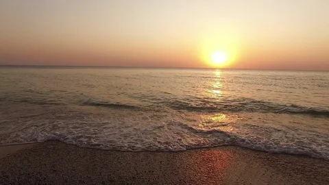 The setting sun and a distant bird in the sky Видео 129111244