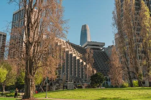 The setting sun casts a warm light on a blend of art and architecture in th.. Stock Photos