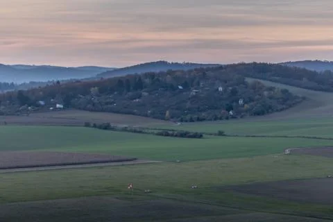 Setting sun on the left side and view of the countryside and surrounding natu Stock-Fotos