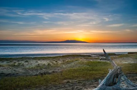 The setting sun over Alaskas Mount Susitna, locally known as The Sleeping Lady Stock Photos