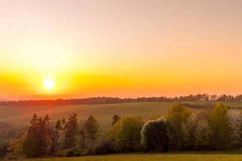 The setting sun over the forested mountain landscape of the Beskydy region, t Stock-Fotos