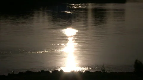 Setting sun is reflecting on the water's surface Video stock 360753