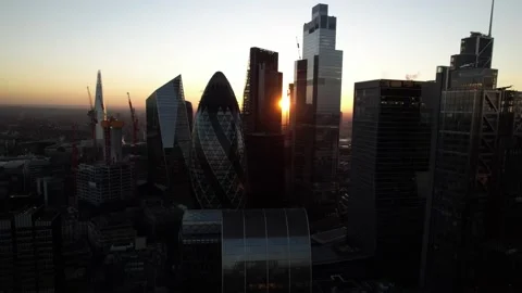 Setting sun shining between high rise modern office buildings Stock-Footage 167905271