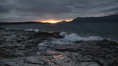 Setting sun on the shore Stockbeeldmateriaal 60960419
