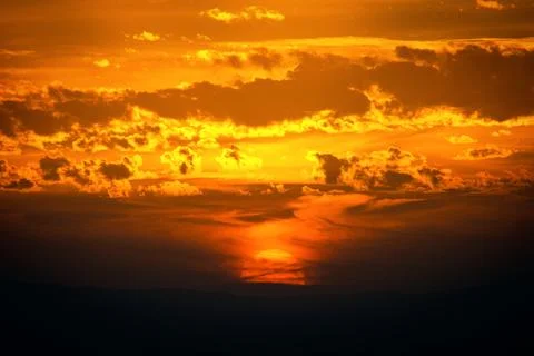 Setting Sun under the clouds. Amazing Sunset incredible sky Foto stock