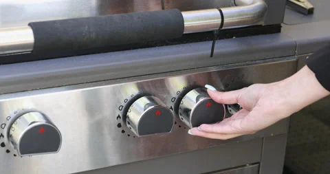 Setting the temperature of an electric grill in a close-up view Video stock 246831501