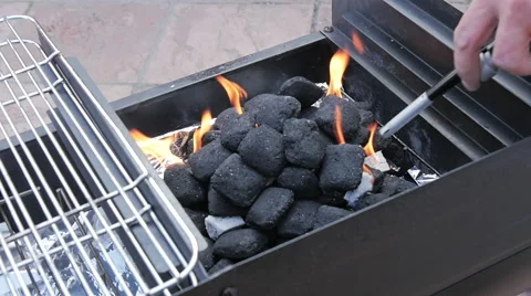 Setting Up the_BBQ 스톡 동영상 40325407