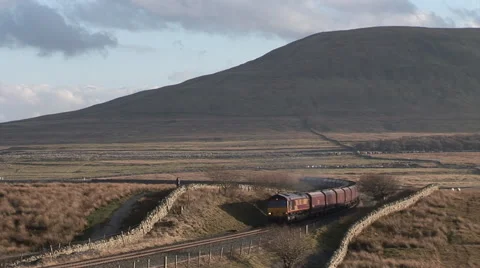 Settle and Carlisle Line Coal Train 스톡 동영상 64651414