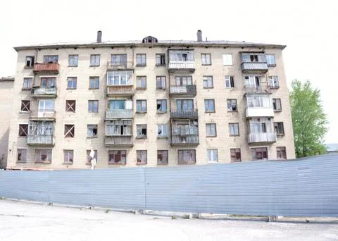 Settled crumbling buildings with broken Windows Stock Photos