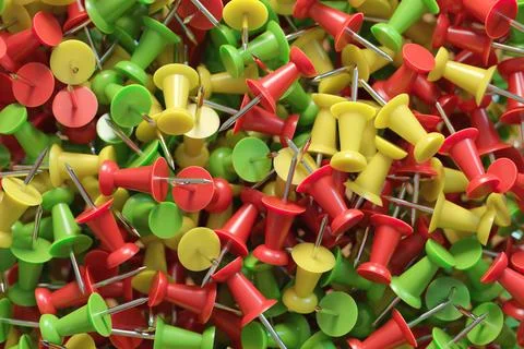 Several assorted colors of plastic push pins Stock-Illustration
