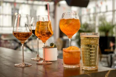 Several different smoothies in glasses of different shapes on the bar counter Stock-Fotos