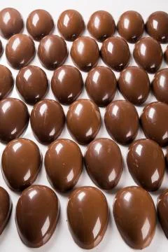 Several easter eggs in the chocolate factory Foto stock