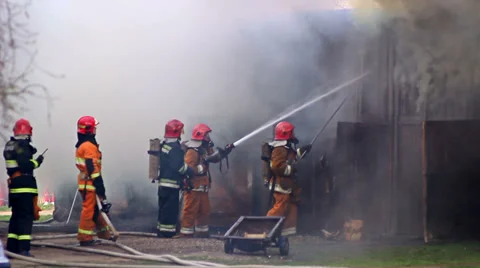 Several fire fighting fire Vídeos de archivo 37636929