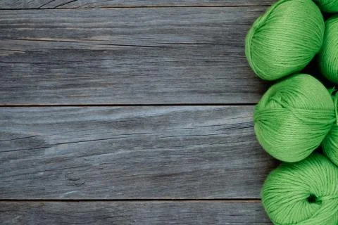 Several Green Spools of Thread for Embroidery Foto stock