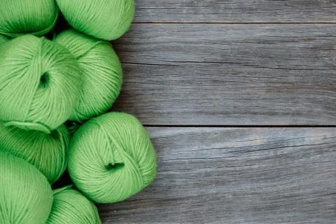 Several Green Spools of Thread for Embroidery Stock-Fotos