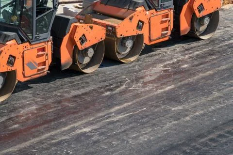 Several heavy vibration rollers at asphalt pavement works. Road repairing Foto stock