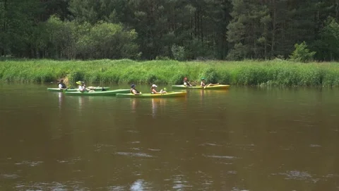 Several kayaks on the river 動画素材 200516525