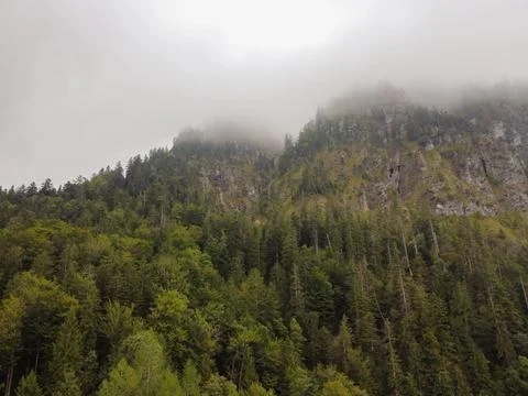 Several layers of mountains, viewed from high mountains are with light fog. Foto stock