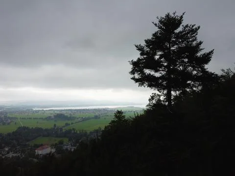 Several layers of mountains, viewed from high mountains are with light fog. Foto stock