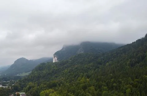 Several layers of mountains, viewed from high mountains are with light fog. Foto stock