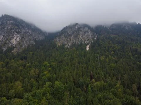 Several layers of mountains, viewed from high mountains are with light fog. Foto stock