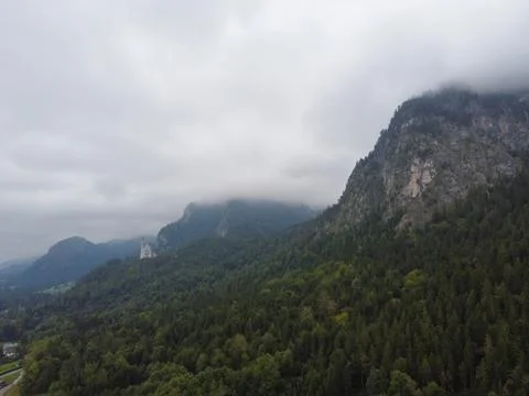 Several layers of mountains, viewed from high mountains are with light fog. Foto stock