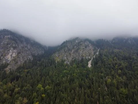 Several layers of mountains, viewed from high mountains are with light fog. Foto stock