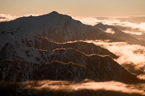 Several mountain slopes placed parallel to each other, partially covered with Stockfoto's