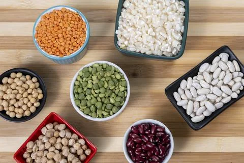 Several pots with raw grains for preparing healthy food Foto stock
