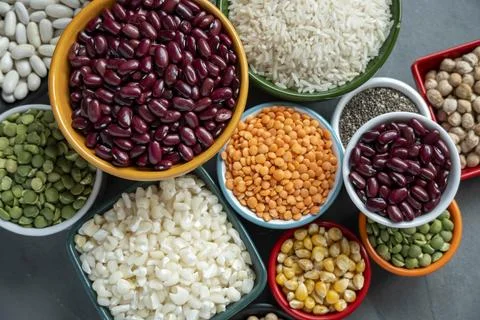 Several pots with raw grains for preparing healthy food Foto stock