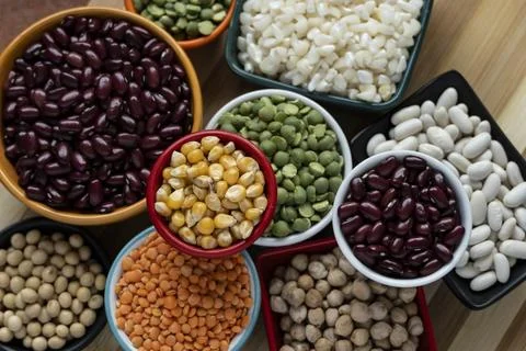 Several pots with raw grains for preparing healthy food Foto stock