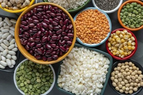 Several pots with raw grains for preparing healthy food Foto stock