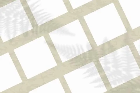 Several square sheets of white textured paper on the gray wall background Illustrazione stock