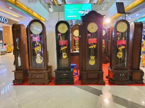 Several types of clock cabinets are displayed for sale at Summarecon Mall B.. Foto stock