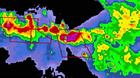 Severe storms with tornado warning and lightning on severe weather radar screen Vídeo Stock 158016202