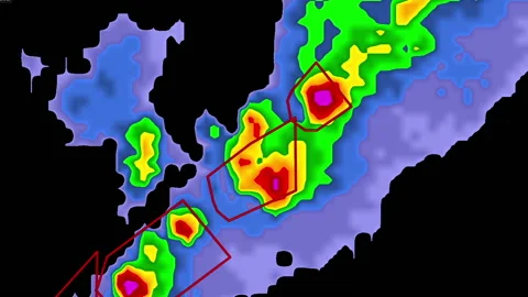 Severe thunderstorm approaching with tornado warning on weather radar screen Видео 153128804