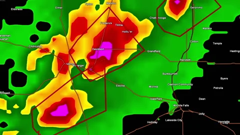 Severe thunderstorm with tornado warning on weather radar screen Stock-Footage 153125163