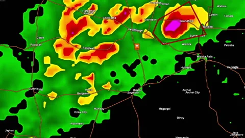 Severe thunderstorm with tornado warning on weather radar screen Stockbeeldmateriaal 153125393