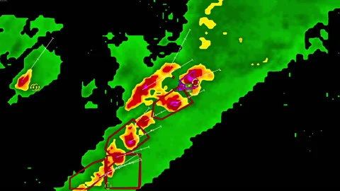 Severe thunderstorm with tornado warning on weather radar screen Stock-Footage 153126983