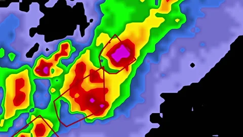Severe thunderstorm with tornado warning on weather radar screen 库存影片 153127235