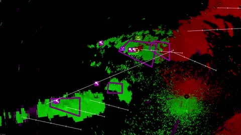 Severe Thunderstorms with tornado warning on severe weather radar screen Vídeo Stock 158589746