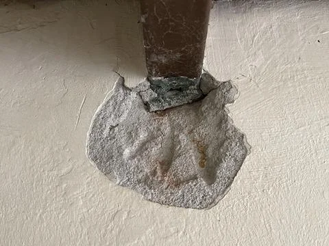 Severe wall damage with peeling plaster exposing inner structure close-up Foto stock