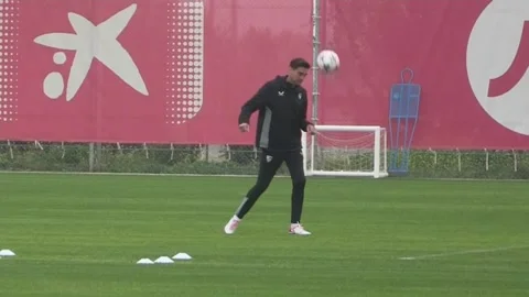 A Sevilla with no margin for error in face of PSV's enthusiasm, Sevilla, ES - 28 Video stock 256784795