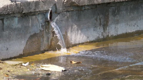 Sewage disposal in slow motion Vídeos de archivo 92863192